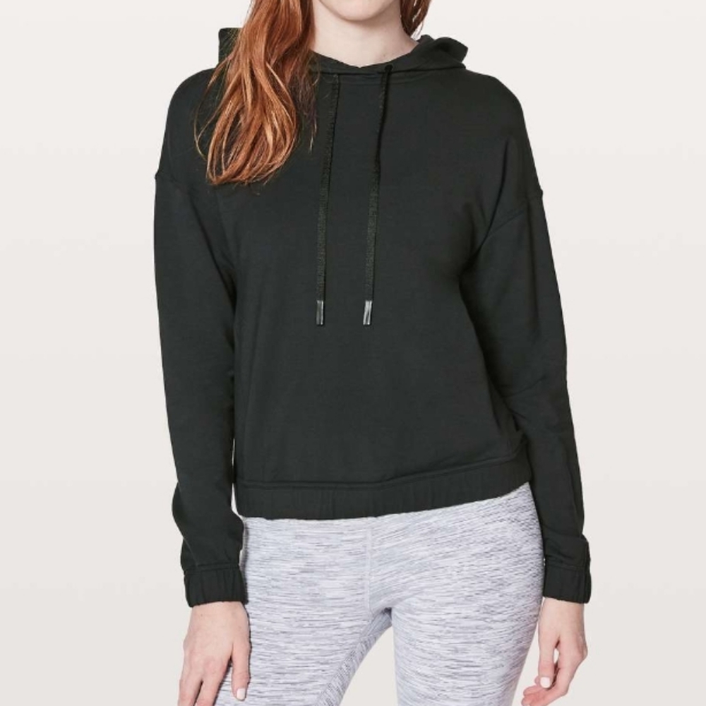 Lululemon Twisted & Tucked Pullover in Black size 6